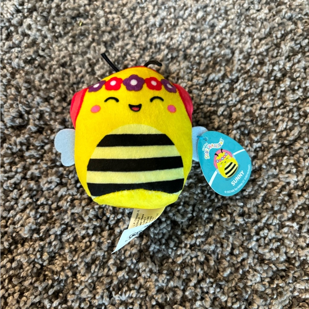Sunny the bee squishmellow